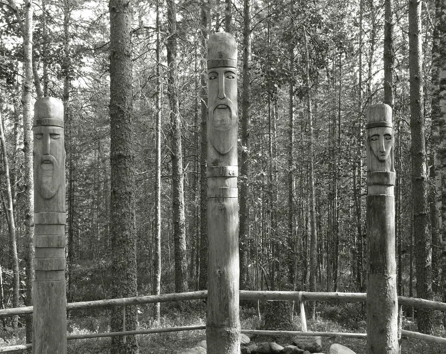 Новая Архаика: Авторские чуры — художественная фотография Вячеслава Ларионова (серия «Чуры и мелкая пластика», 2012 г.)