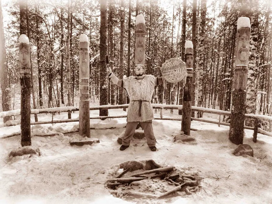 Новая Архаика: Авторские чуры — художественная фотография Вячеслава Ларионова (серия «Чуры и мелкая пластика», 2012 г.)